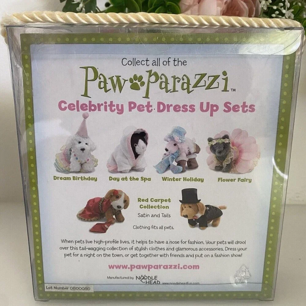 Rare Retired Paw Parazzi Celebrity‎ Pet Dress Up Winter Holiday Clothes Set NEW